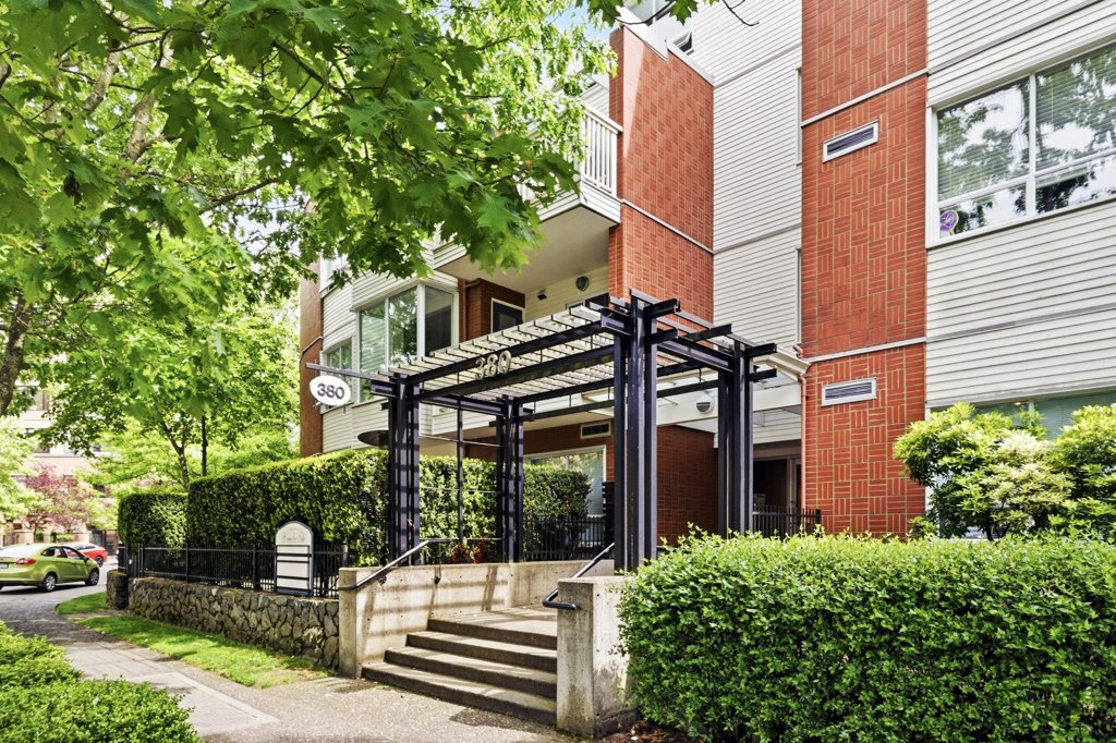 #409 – 380 Waterfront Crescent