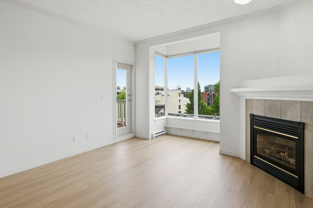 #409 – 380 Waterfront Crescent – photo 02