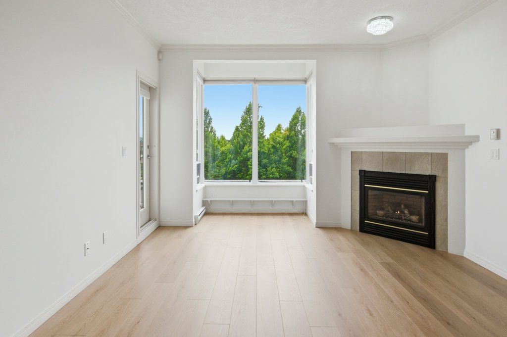 #409 – 380 Waterfront Crescent – photo 03