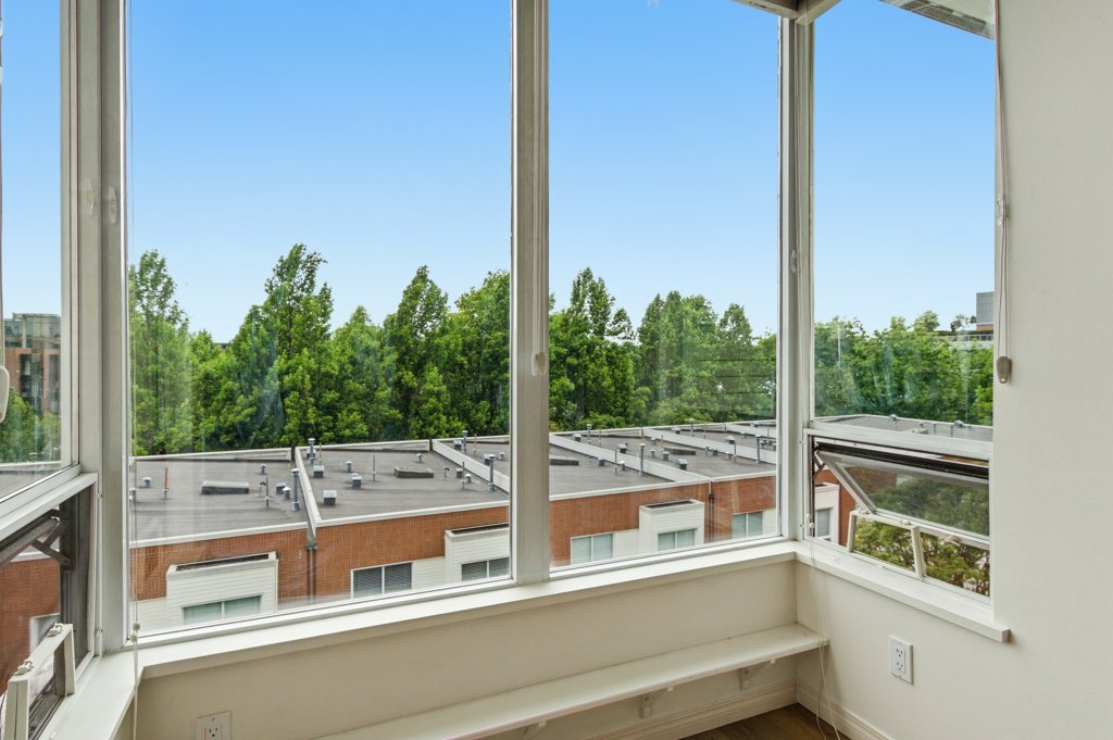 #409 – 380 Waterfront Crescent – photo 05