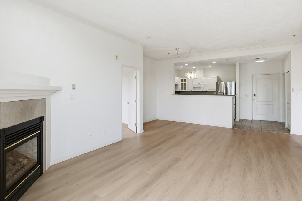 #409 – 380 Waterfront Crescent – photo 06