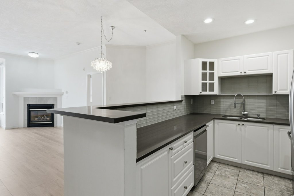 #409 – 380 Waterfront Crescent – photo 14