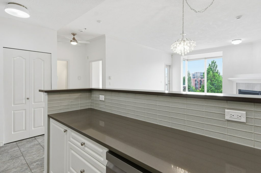 #409 – 380 Waterfront Crescent – photo 15