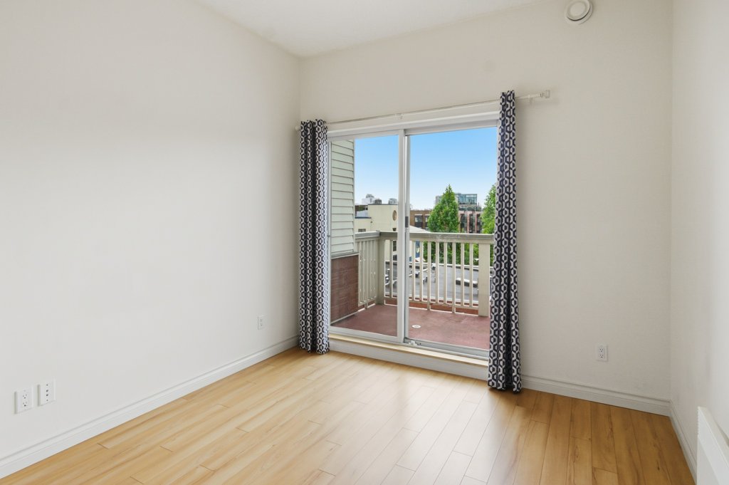 #409 – 380 Waterfront Crescent – photo 25