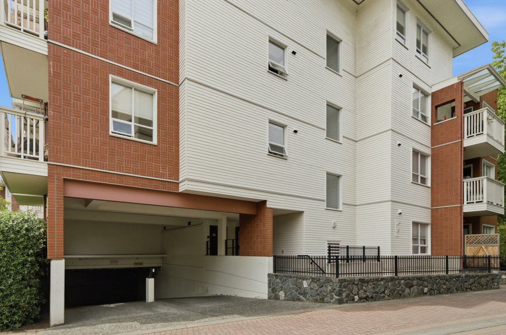 #409 – 380 Waterfront Crescent – photo 35