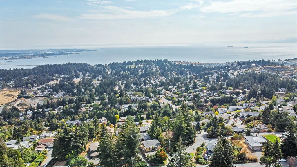 #A – 3370 Fulton Road – common – photo 02